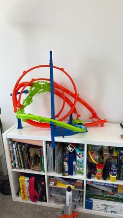 Hot Wheels Track Set w/ 5 Crash Zones