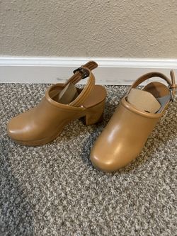 Woman Clogs Size 7 