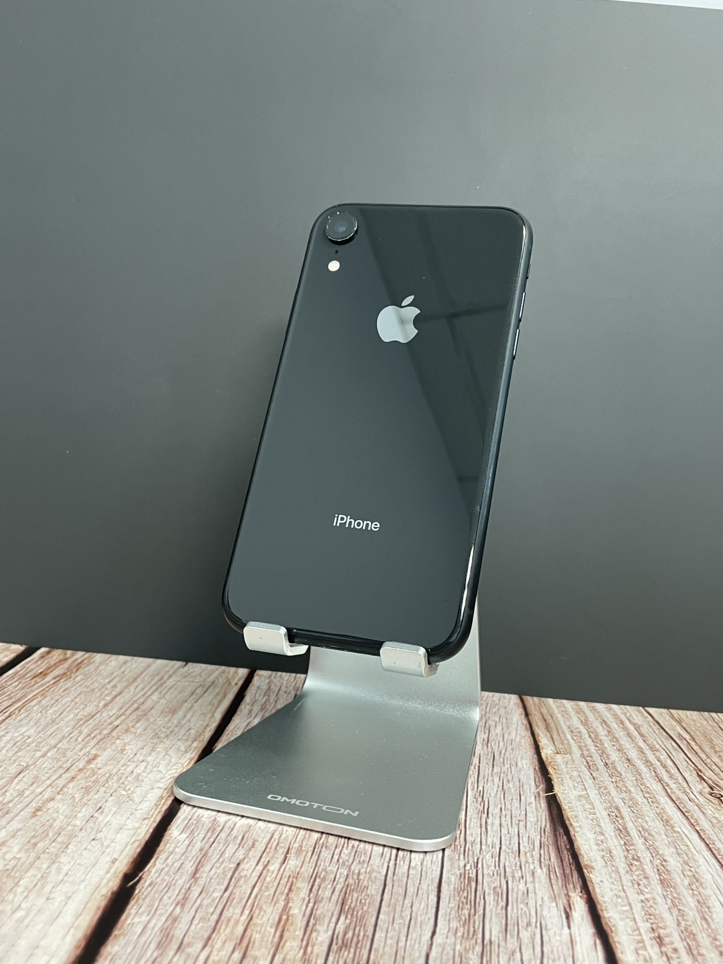 iPhone XR - Unlocked - 64GB 