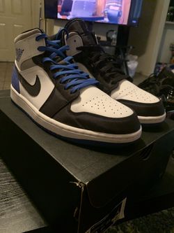 Jordan 1 Mid Royal Black Toe