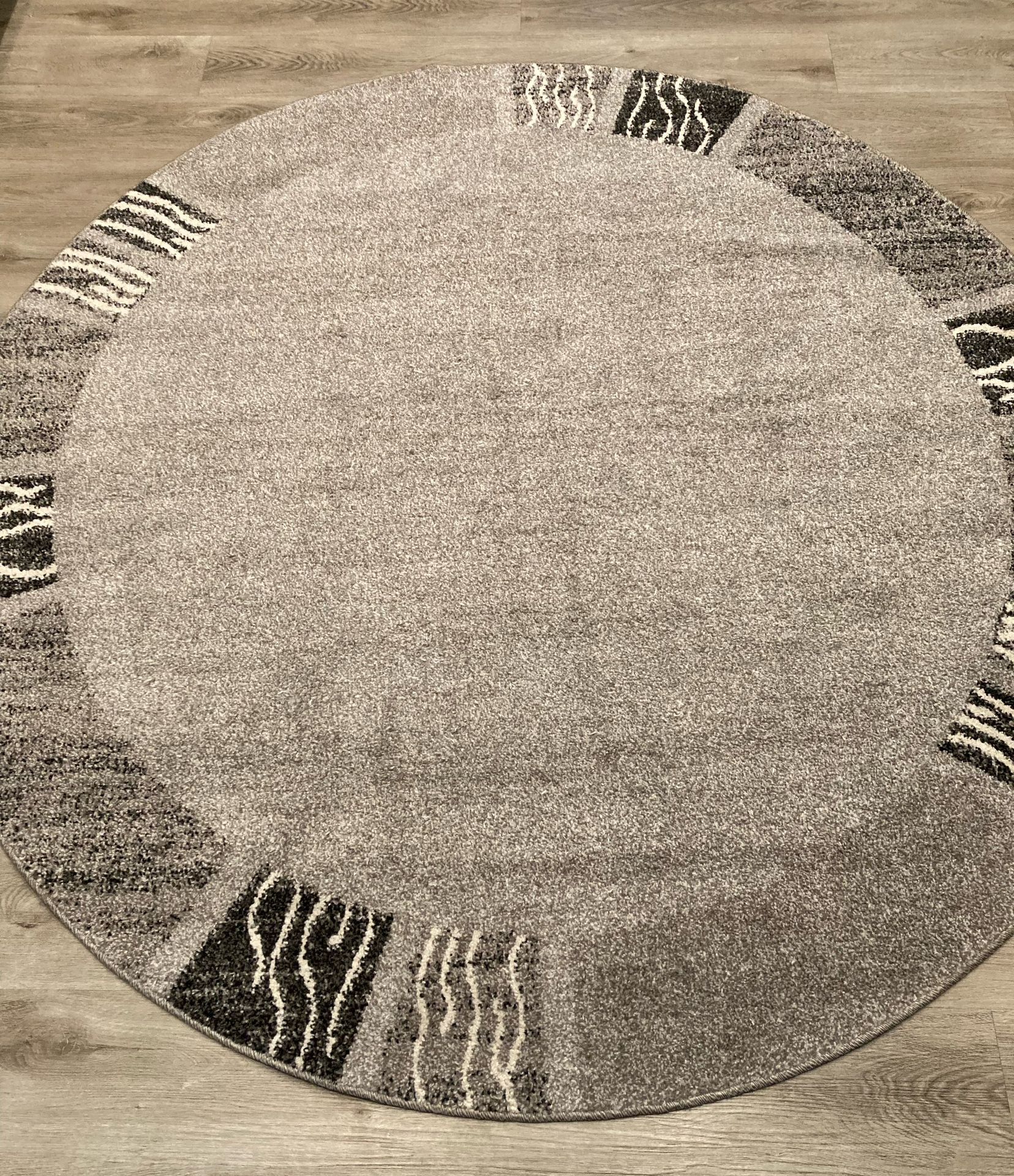 Gray 6’ Round Area Rug