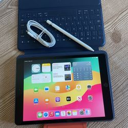 Apple iPad 7th Generation 32GB  With Logitech Keyboard and Pencil