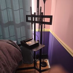 Rolling TV Stand / Mount with Shelf – Great Condition