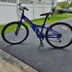 Kids GIANT MTX 225 Metallic Blue Mountain Trail Bike 