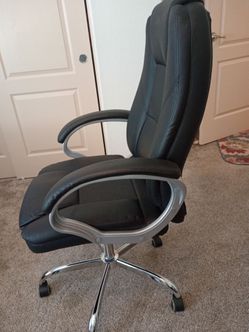 Black Leather Executive Office Chair