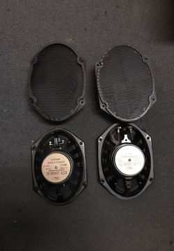 2002 Ford Expedition speakers