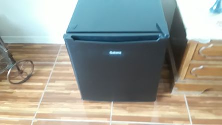Galanz mini refrigerator
