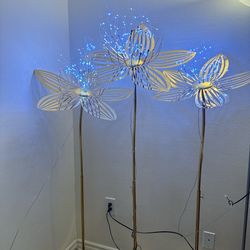 Blue and yellow metal flower sculpture #homedecor #metalart