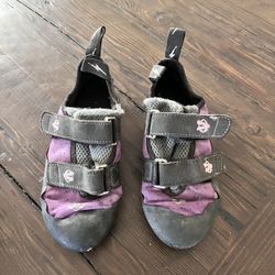 Used Women’s Size 7 Climbing Shoes - Beginner To Moderate Level Climbing 