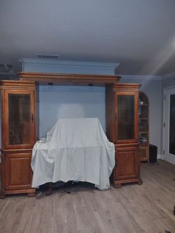 Entertainment center