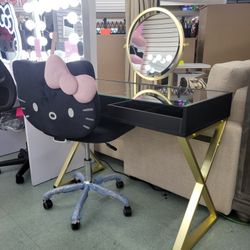 😎 Vanity Set with Hello Kitty Chair.