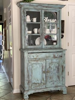 Shabby chic hutch