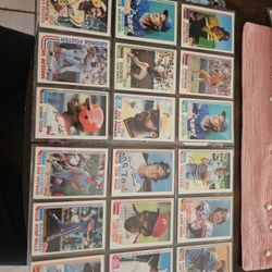 Nineteen Eighty Two Topps One Hundred And Twenty Seven Baseball Cards Lot 