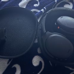 skull candy crushers ANC 2xt including case; read description