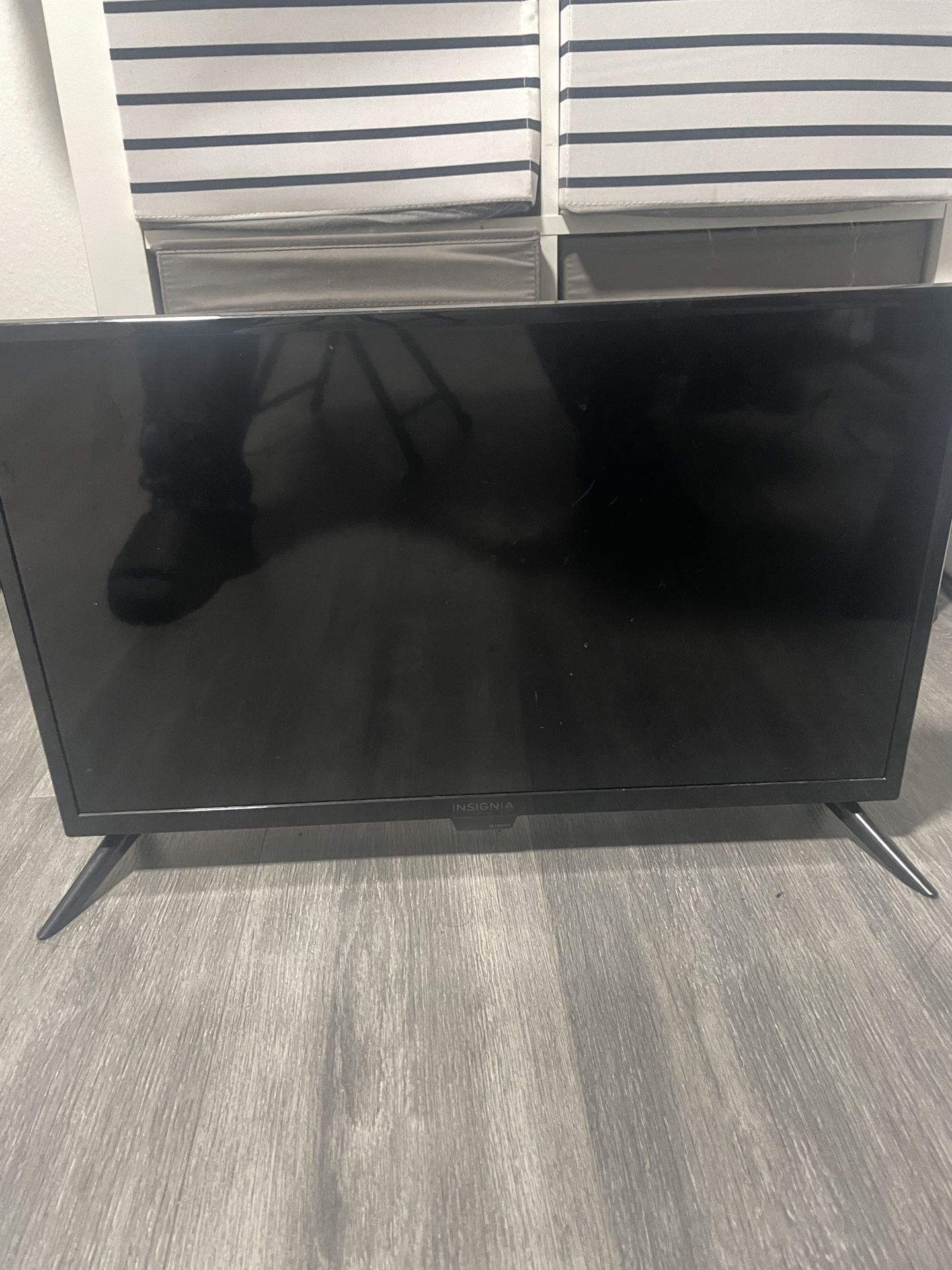 27’inc INSIGNIA Smart Tv