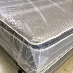 NEW KING SIZE PILLOW TOP DELUXE MATTRESS ✔️ COMFORT: PLUSH ✔️ PICK UP OR DELIVERY OPTION AVAILABLE✔️ HABLAMOS ESPAÑOL ✔️