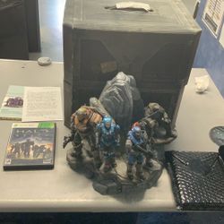 Halo Reach Legendary Collector’s Edition Packaging, Case, Journal, Game, & Statue