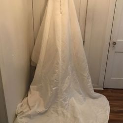 Brand New David’s Bridal wedding dress. Size 8