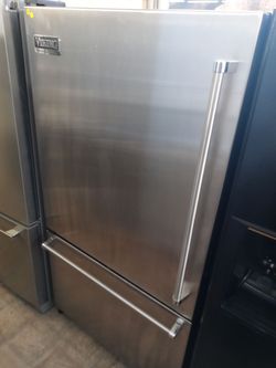 Viking stainless steel bottom freezer refrigerator (missing shelf) - Free delivery