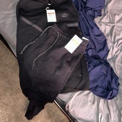 Black Nike Tech 