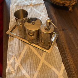 BATHROOM SET IN NEW CONDITION 