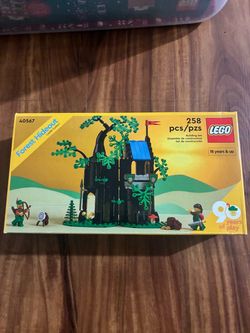 LEGO 40567 Forest Hideout 90th Anniversary set
