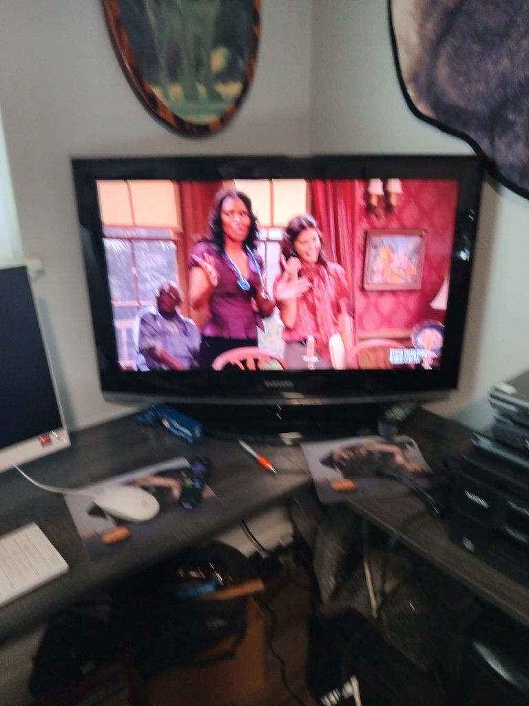 Samsung 32 Inch With Remote