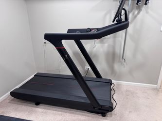 2024 Peloton Tread Very Good Condition w/ Laptop - Tucson, AZ