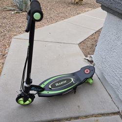 RAZOR BATTERY POWER KIDS SCOOTER
