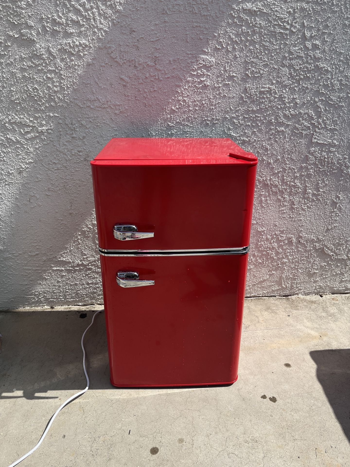 Insignia Retro Mini Fridge & Freezer