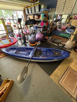 Pelican Challenger 100 Angler Fishing Kayak w/ Paddle