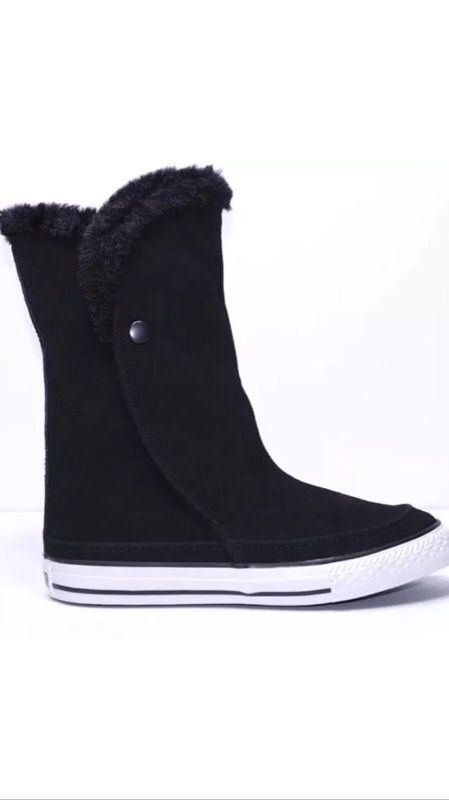 New converse all star chuck Taylor boots size 4 youth fits women's 6