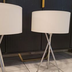 2 tripod table lamps