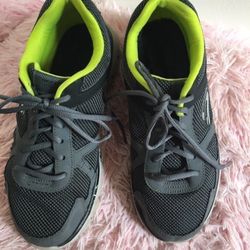 SKECHERS men’s shoes 8.5