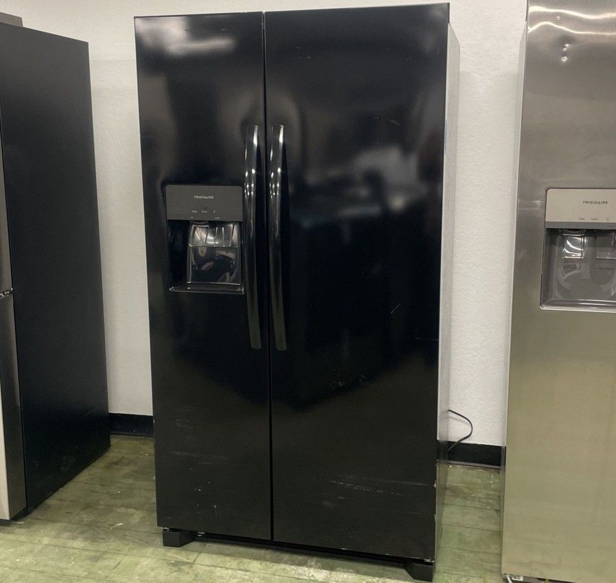 Frigidaire Side By Side Refrigerator RFSZR for Sale in Glendale, AZ