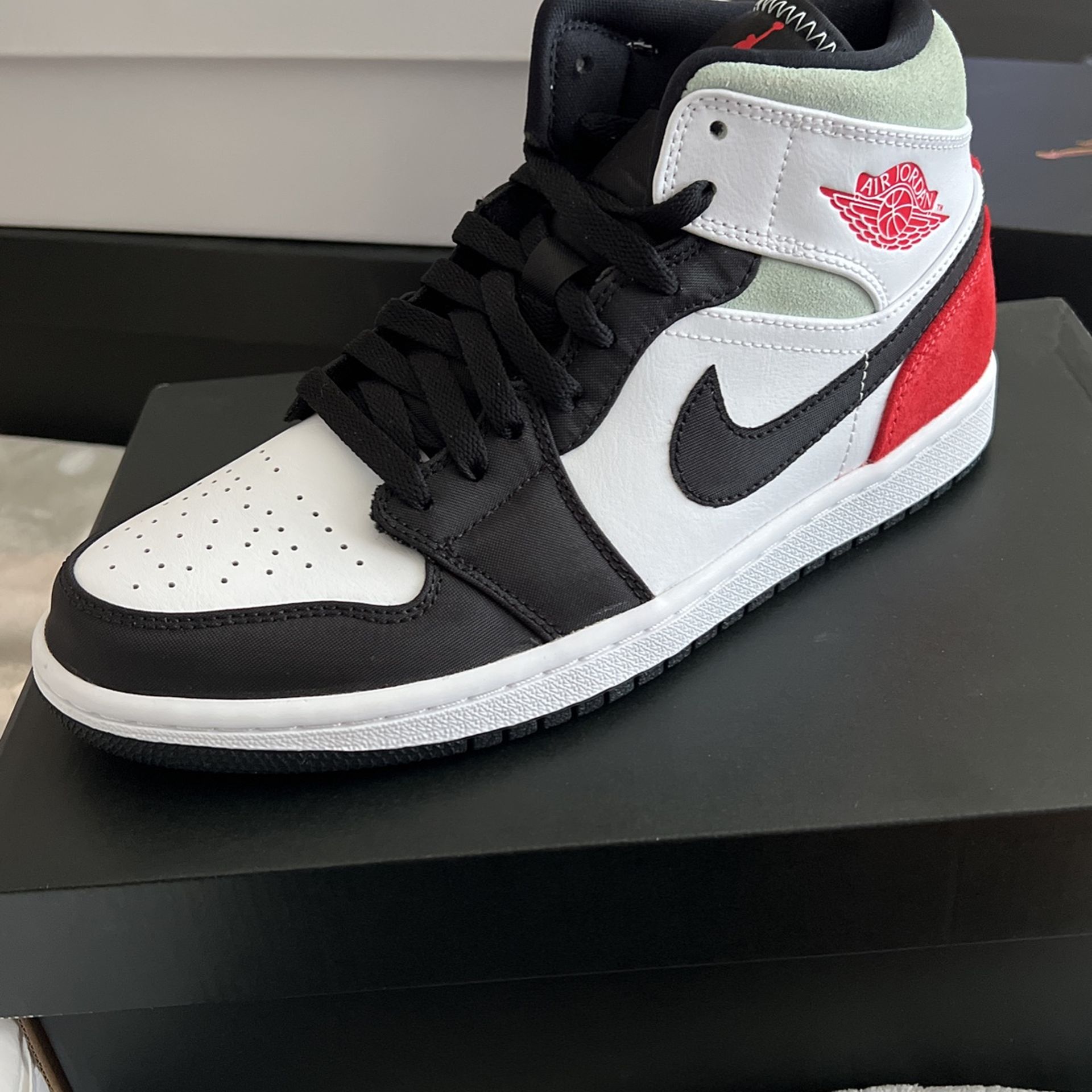 Black Igloo Mid Jordan Jordan Mid White Track Red Black Igloo Size