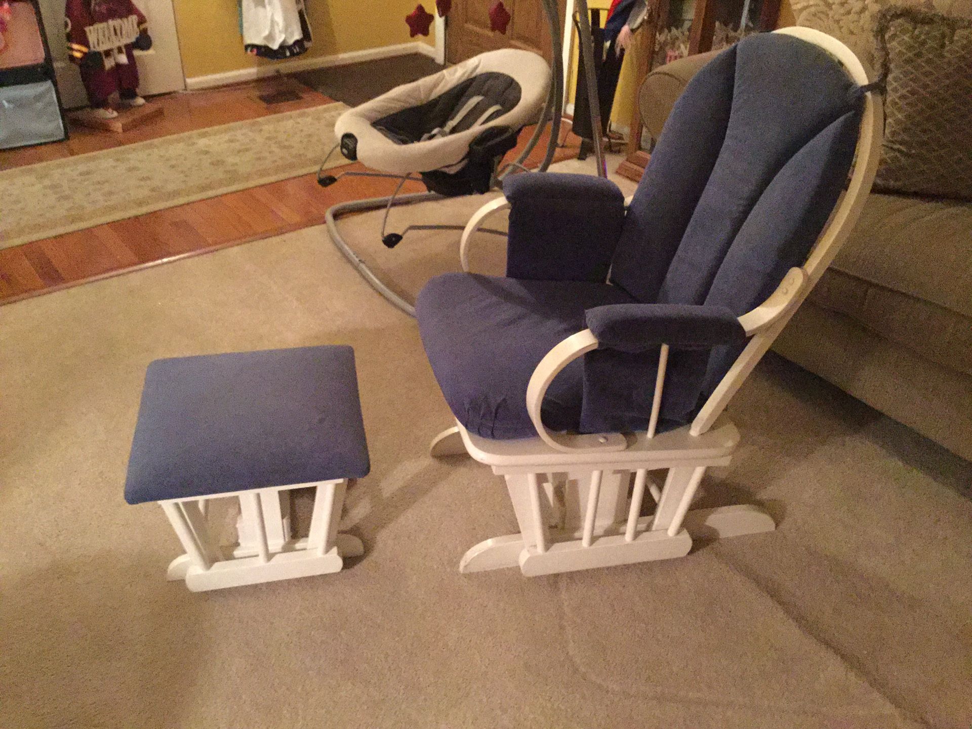 Nursery Glider/Chair/Rocker