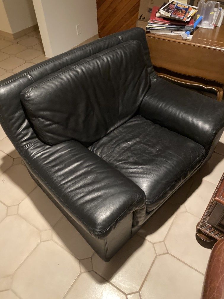 Natuzzi Fine Black LEATHER loveseat and Oversize chair