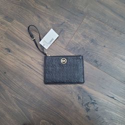 Michael Kors Wristlet. 