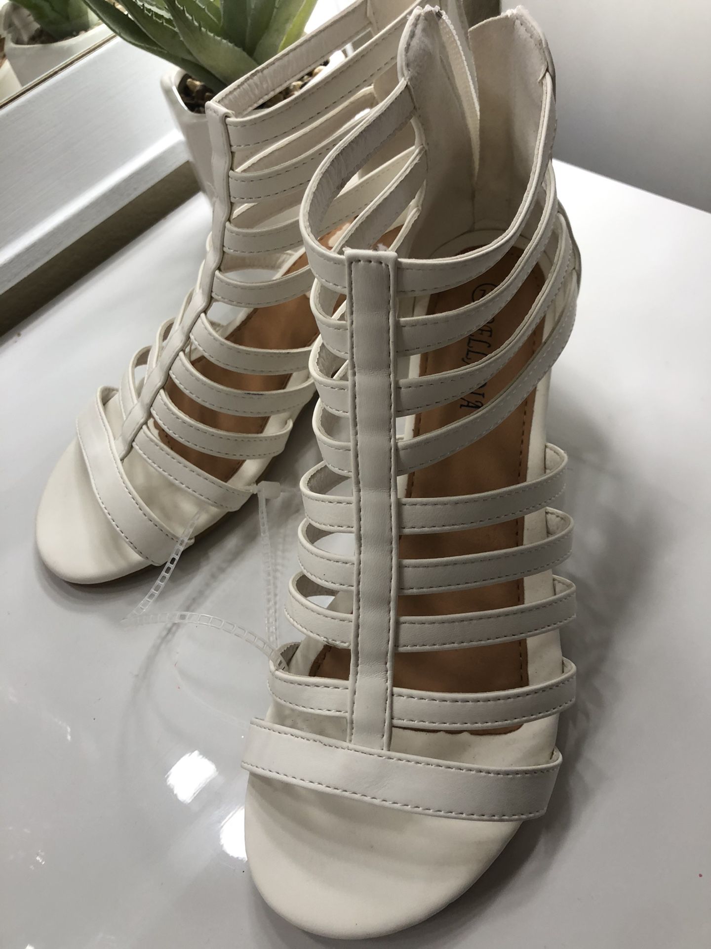 White Small wedges size 7.5