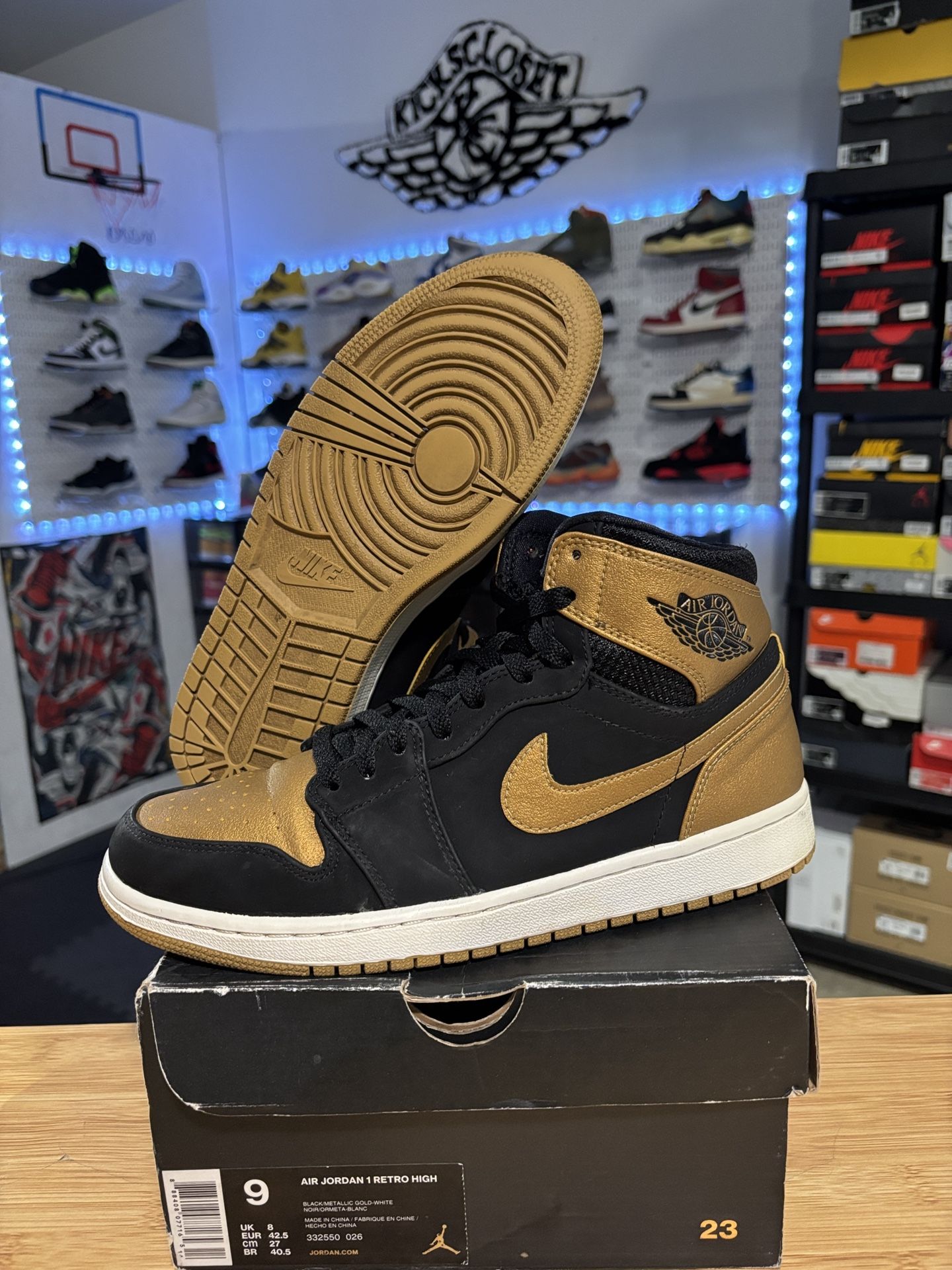 AIR JORDAN 1 RETRO “MELO” SIZE 9