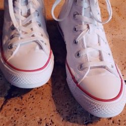 White High Top Converse Chuck Taylor Size 7.5