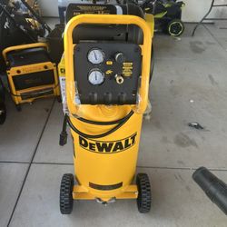 DEWALT 15 Gal. Portable Electric Air Compressor
