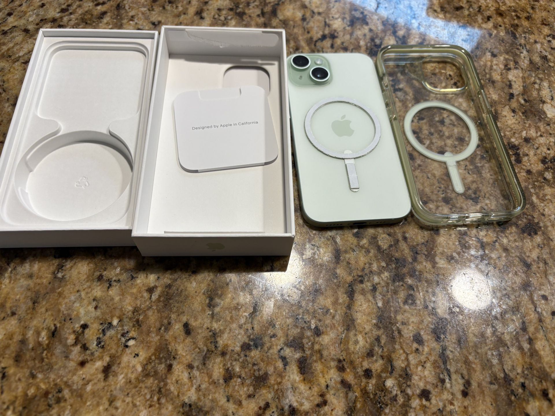Like New - iPhone 15 Green MTM83LL/A 256GB