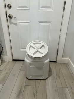 pets food container