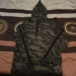 New No Boundaries Camo Sweater 