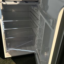 mini fridge 
