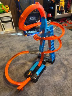 Hot Wheels Sky Crash Tower Track Set