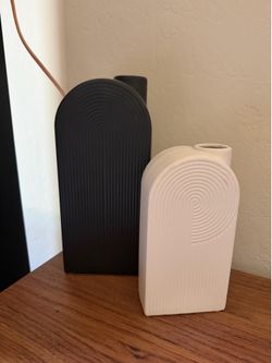 Set of 2 Modern Arched Vases