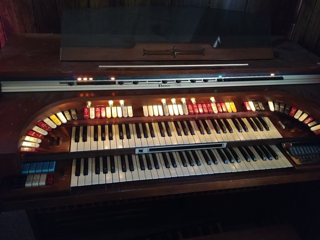 Thomas Organ